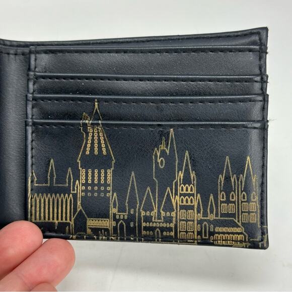 Hogwarts Vinyl Folding Imprinted Symbol Wallet - Black - Picture 5 of 8